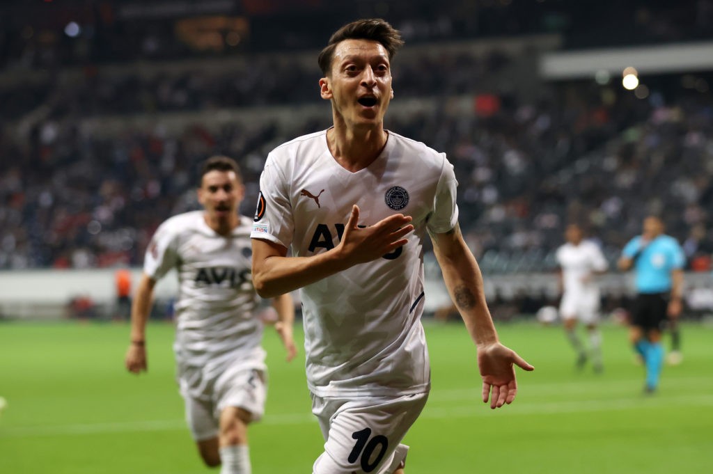 FRANKFURT AM MAIN, GERMANY - SEPTEMBER 16: Mesut Ozil of Fenerbahce celebrates after scoring their side's first goal during the UEFA Europa League group D match between Eintracht Frankfurt and Fenerbahce at Deutsche Bank Park on September 16, 2021 in Frankfurt am Main, Germany. (Photo by Alex Grimm/Getty Images)