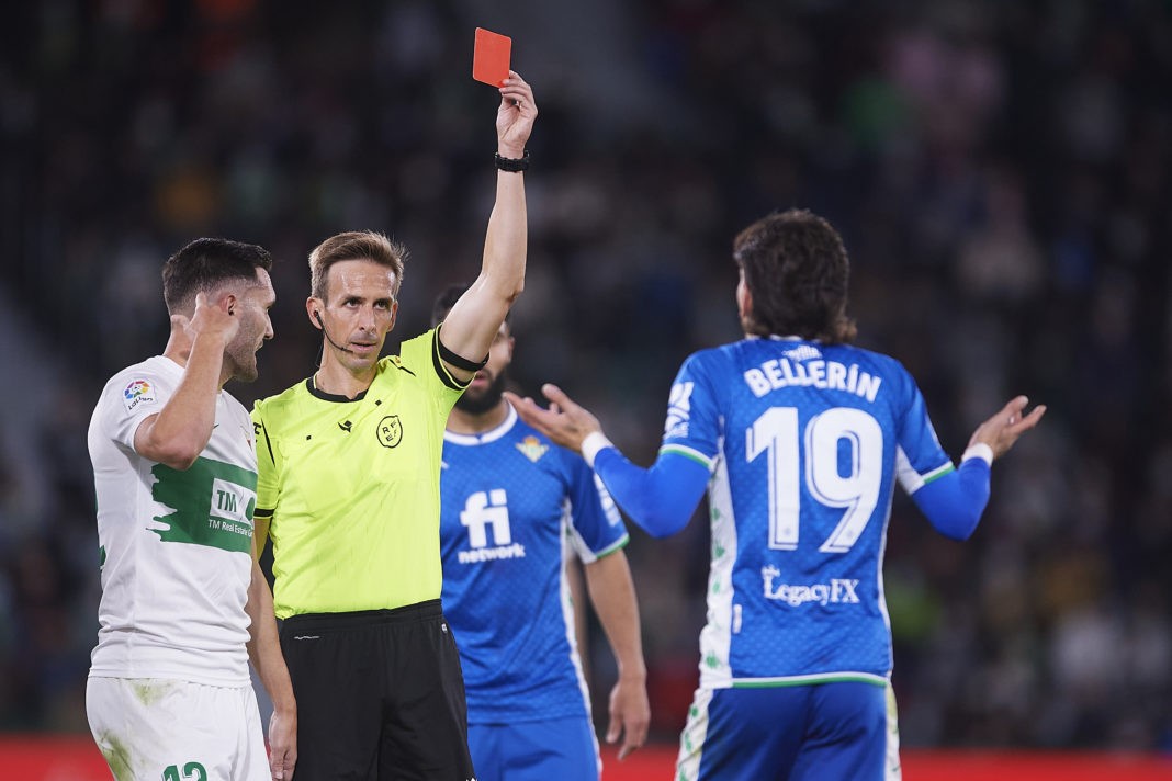 ELCHE, SPAIN: Hector Bellerin of Real Betis is given the red card during the La Liga Santander match between Elche CF and Real Betis at Estadio Manuel Martinez Valero on November 21, 2021. (Photo by Aitor Alcalde/Getty Images)