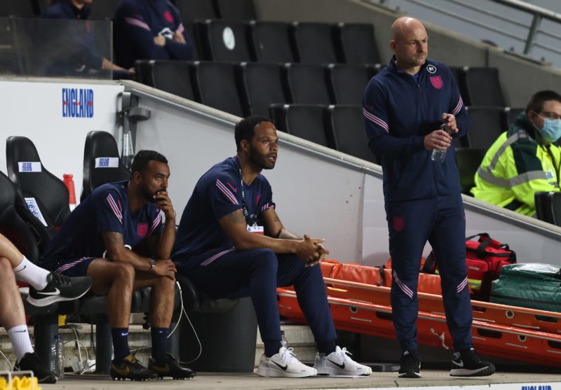 MILTON KEYNES, ENGLAND - SEPTEMBER 07: England U21 Head Coach Lee Carsley (R) with assistants Joleon Lescott (C) and Ashley Cole (L) during the UEFA Under 21 Qualifier between England U21 and Kosovo U21 at Stadium mk on September 7, 2021 in Milton Keynes, England. (Photo by Marc Atkins/Getty Images)