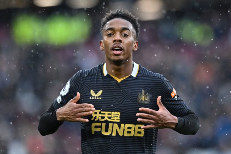 Newcastle United's English midfielder Joe Willock celebrates after scoring a goal during the English Premier League football match between West Ham and Newcastle United at the London Stadium, in London on February 19, 2022. (Photo by JUSTIN TALLIS/AFP via Getty Images)
