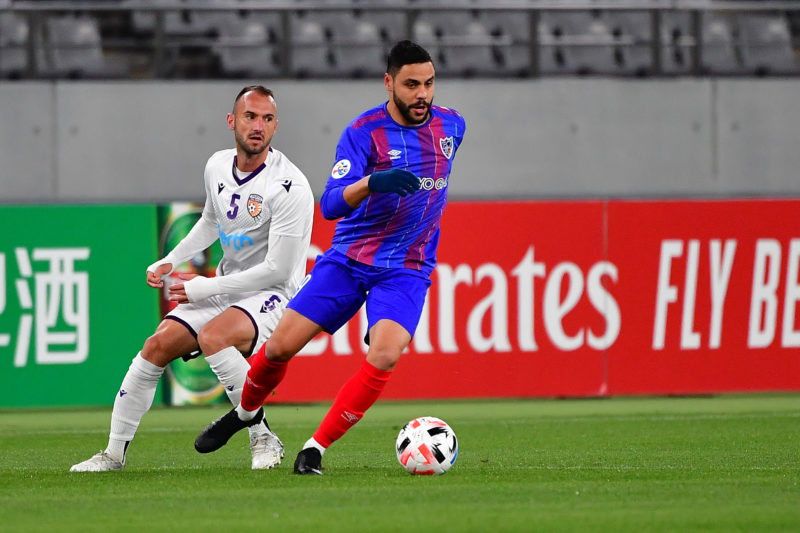CHOFU, JAPAN - FEBRUARY 18: Diego Oliveira of FC Tokyo runs with the ball during the AFC Champions League Group F match between FC Tokyo and Perth Glory at Ajinomoto Stadium on February 18, 2020 in Chofu, Tokyo, Japan. (Photo by Atsushi Tomura/Getty Images)