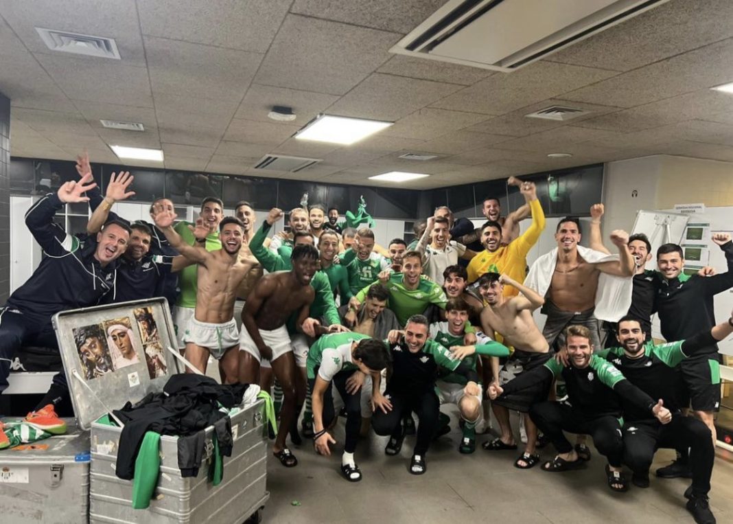 Real Betis celebrate their win over Barcelona (Photo via Hector Bellerin on Instagram)