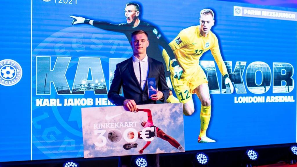 Karl Hein Estonia Young Player of the Year award (Photo via Arsenal.com)