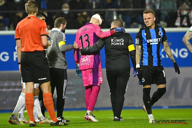 LEUVEN, BELGIUM : Alex Runarsson goalkeeper of OH Leuven leaves the field with an injury during the Jupiler Pro League match between Oud-Heverlee Leuven and Club Brugge KV on December 15, 2021. ( Photo by Peter De Voecht / Photonews