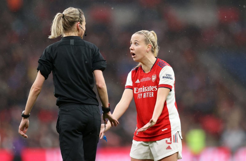 LONDON, ENGLAND - DECEMBER 05: Beth Mead of Arsenal complains to Referee Helen Conley during the Vitality Women's FA Cup Final between Arsenal FC and Chelsea FC at Wembley Stadium on December 05, 2021 in London, England. (Photo by Alex Pantling/Getty Images)