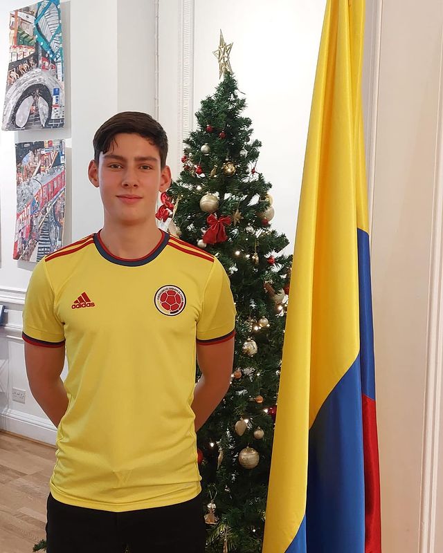 Alexei Rojas Fedorushchenko wearing a Colombia shirt (Photo via Instagram)