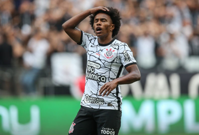 SAO PAULO, BRAZIL - DECEMBER 05: Willian of Corinthians reacts during a match between Corinthians and Gremio as part of Brasileirao Series A 2021 at Neo Quimica Arena on December 05, 2021 in Sao Paulo, Brazil. (Photo by Alexandre Schneider/Getty Images)