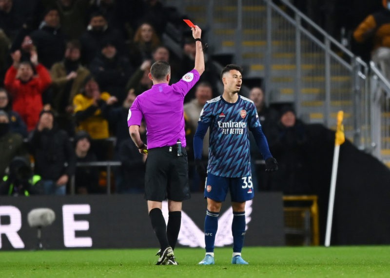 WOLVERHAMPTON, ENGLAND - FEBRUARY 10: Gabriel Martinelli of Arsenal is shown a red card by referee Michael Oliver during the Premier League match between Wolverhampton Wanderers and Arsenal at Molineux on February 10, 2022 in Wolverhampton, England. (Photo by Shaun Botterill/Getty Images)