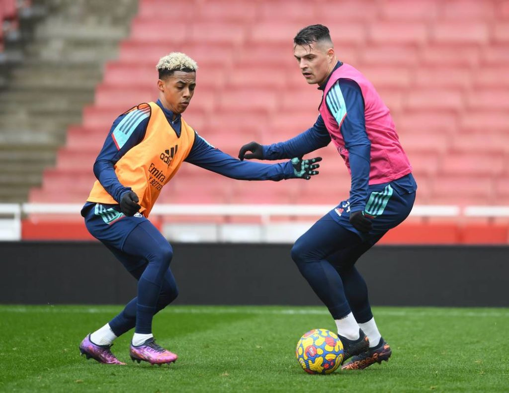 Omari Hutchinson (L) takes part in training at the Emirates Stadium (Photo via Arsenal.com)