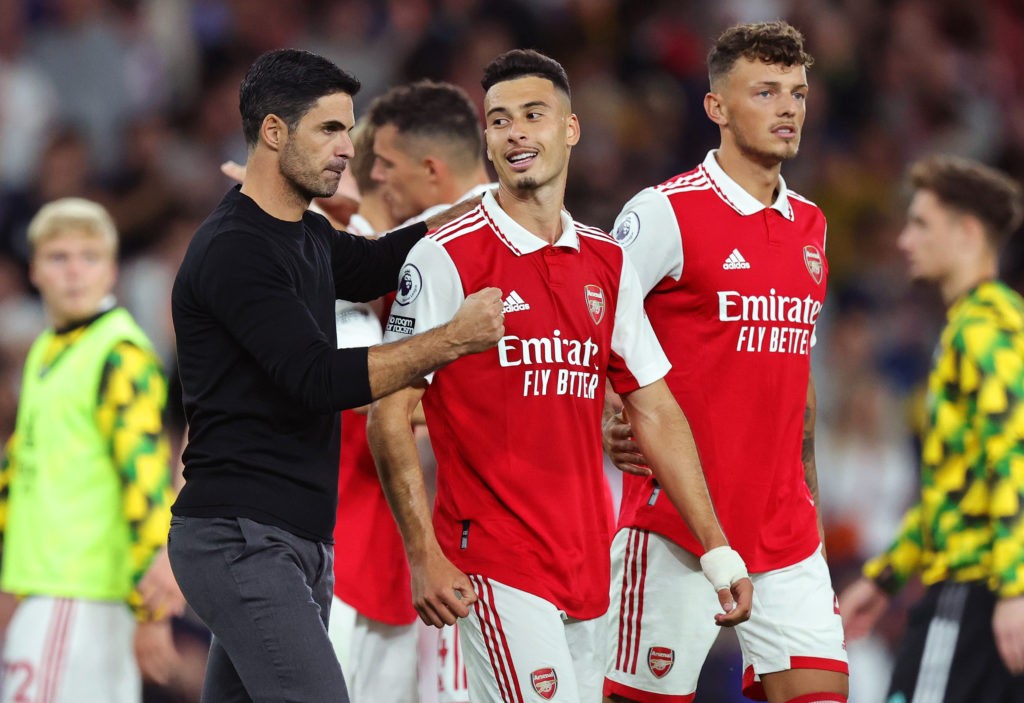 LONDON, ENGLAND - AUGUST 31: Mikel Arteta, Manager of Arsenal speaks with Gabriel Martinelli of Arsenal during the Premier League match between Arsenal FC and Aston Villa at Emirates Stadium on August 31, 2022 in London, England. (Photo by David Rogers/Getty Images)