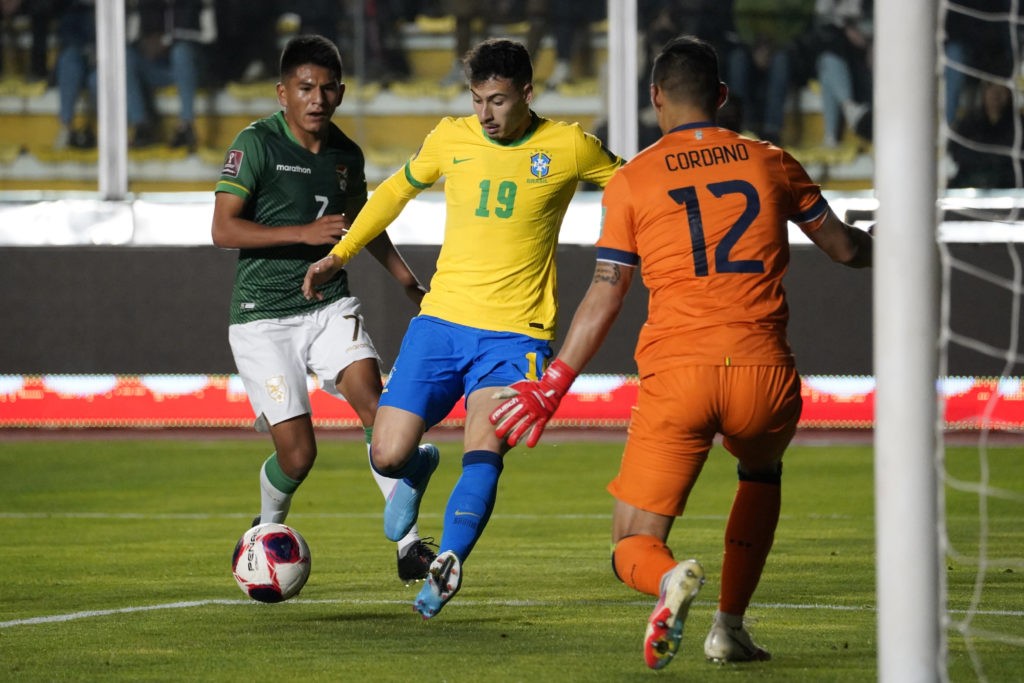 LA PAZ, BOLIVIA: Gabriel Martinelli of Brazil takes a shot during a match between Bolivia and Brazil as part of a FIFA World Cup Qatar 2022 Qualifier at Hernando Siles Stadium on March 29, 2022. (Photo by Javier Mamani/Getty Images)