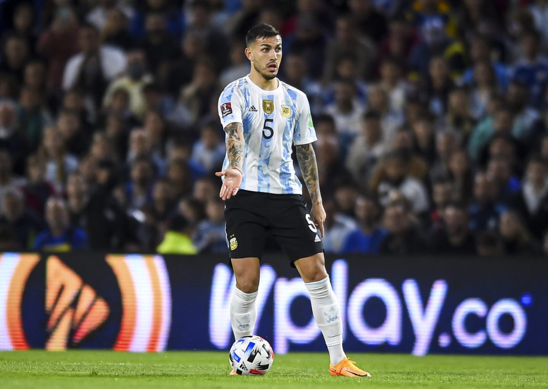 BUENOS AIRES, ARGENTINA - MARCH 25: Leandro Paredes of Argentina kicks the ball during the FIFA World Cup Qatar 2022 qualification match between Argentina and Venezuela at Estadio Alberto J. Armando on March 25, 2022 in Buenos Aires, Argentina. (Photo by Marcelo Endelli/Getty Images)