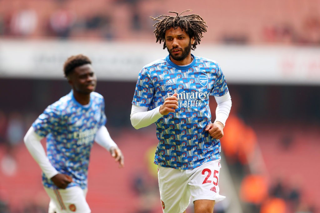 LONDON, ENGLAND: Mohamed Elneny of Arsenal warms up prior to the Premier League match between Arsenal and Manchester United at Emirates Stadium on April 23, 2022. (Photo by Catherine Ivill/Getty Images)