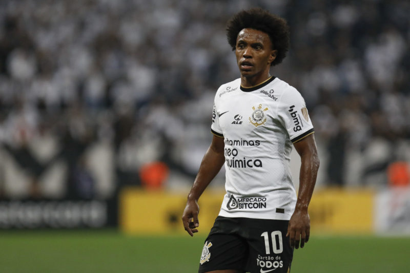 SAO PAULO, BRAZIL - MAY 26: Willian of Corinthians looks on during a match between Corinthians and Always Ready as part of Group E of Copa CONMEBOL Libertadores 2022 at Neo Quimica Arena on May 26, 2022 in Sao Paulo, Brazil. (Photo by Ricardo Moreira/Getty Images)