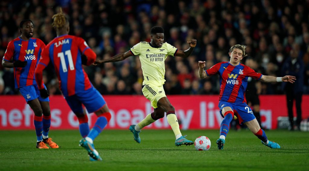 Arsenal's Ghanaian midfielder Thomas Partey (2R) is challenged by Crystal Palace's English midfielder Conor Gallagher (R) during the English Premier League football match between Crystal Palace and Arsenal at Selhurst Park in south London on April 4, 2022. (Photo by ADRIAN DENNIS/AFP via Getty Images)