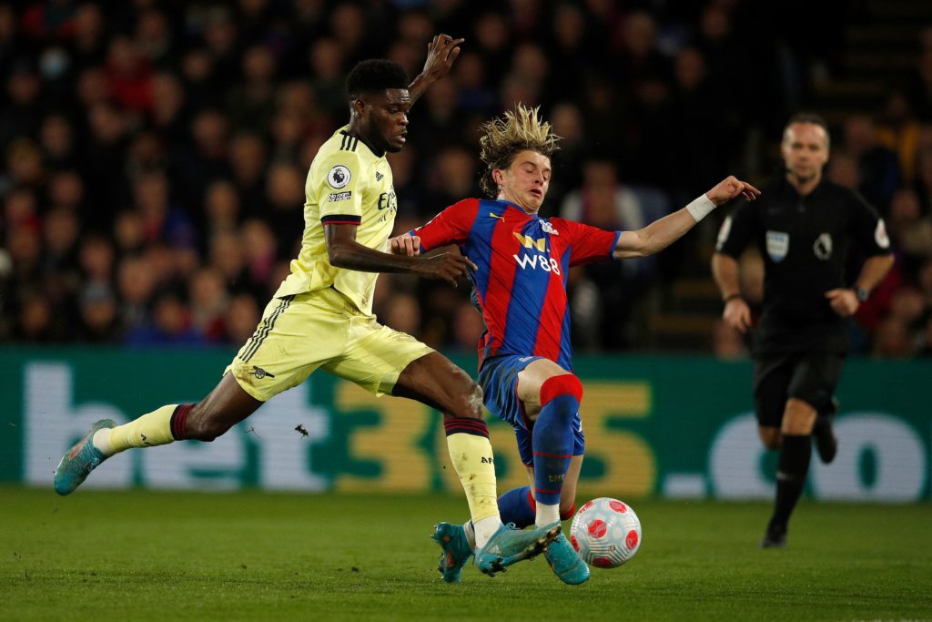 Crystal Palace's English midfielder Conor Gallagher (R) tackles Arsenal's Ghanaian midfielder Thomas Partey during the English Premier League soccer match between Crystal Palace and Arsenal at Selhurst Park in south London on 4 April 2022. (Photo by ADRIAN DENNIS/AFP via Getty Images)