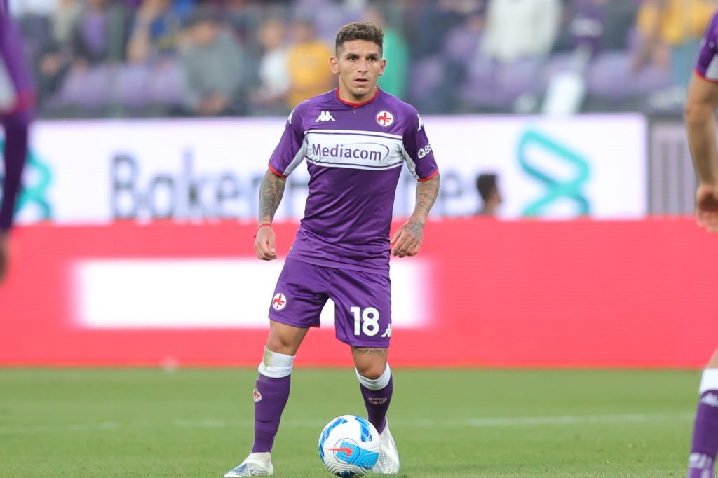 FLORENCE, ITALY: Lucas Sebastián Torreira Di Pascua of ACF Fiorentina in action during the Serie A match between ACF Fiorentina and Udinese Calcio at Stadio Artemio Franchi on April 27, 2022. (Photo by Gabriele Maltinti/Getty Images)