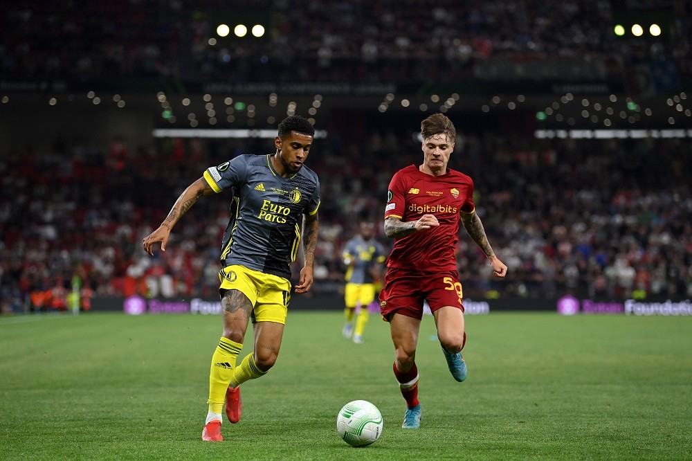 TIRANA, ALBANIA: Reiss Nelson of Feyenoord is challenged by Nicola Zalewski of AS Roma during the UEFA Conference League final match between AS Roma and Feyenoord at Arena Kombetare on May 25, 2022. (Photo by Justin Setterfield/Getty Images)