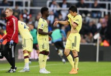 Episode 329: Arsenal falter at the moment of truth NEWCASTLE UPON TYNE, ENGLAND - MAY 16: Takehiro Tomiyasu of Arsenal (R) interacts with teammate Bukayo Saka as he is substituted off following an injury during the Premier League match between Newcastle United and Arsenal at St. James Park on May 16, 2022 in Newcastle upon Tyne, England. (Photo by Stu Forster/Getty Images)