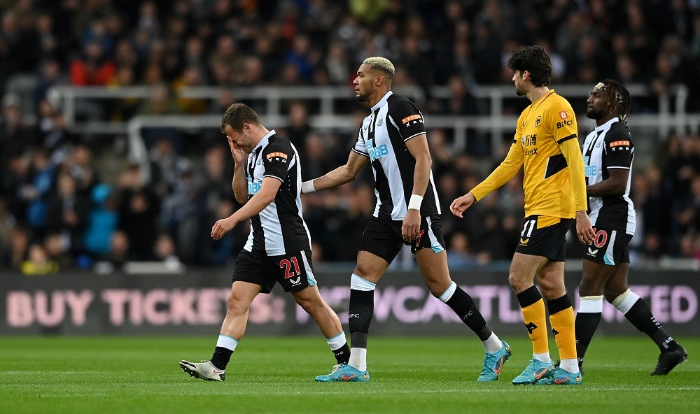 NEWCASTLE UPON TYNE, ENGLAND: Ryan Fraser of Newcastle United reacts after picking up an injury before being substituted during the Premier League match between Newcastle United and Wolverhampton Wanderers at St. James Park on April 08, 2022. (Photo by Stu Forster/Getty Images)