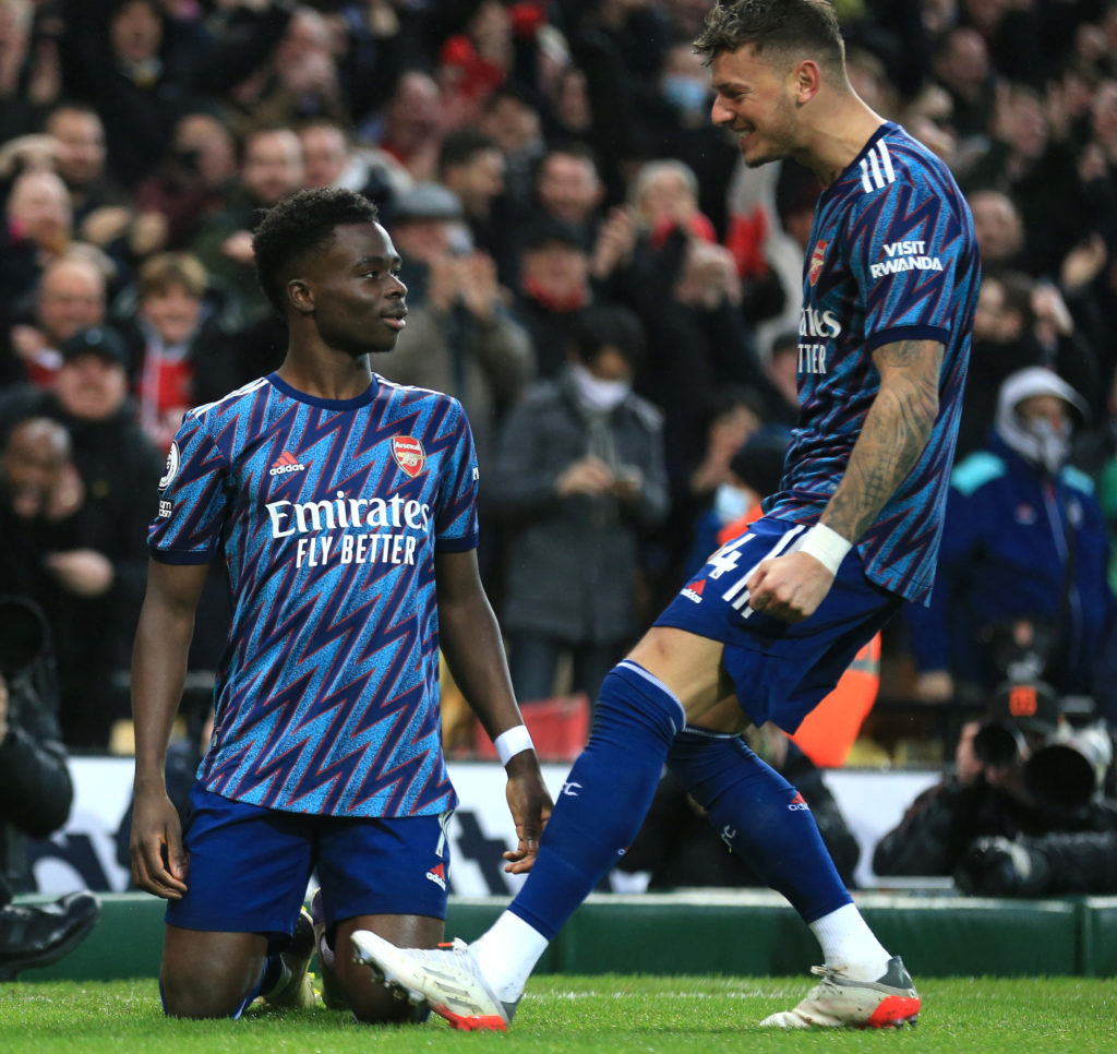 NORWICH, ENGLAND - DECEMBER 26: Bukayo Saka celebrates with teammate Ben White of Arsenal after scoring their team's first goal during the Premier League match between Norwich City and Arsenal at Carrow Road on December 26, 2021 in Norwich, England. (Photo by Stephen Pond/Getty Images)