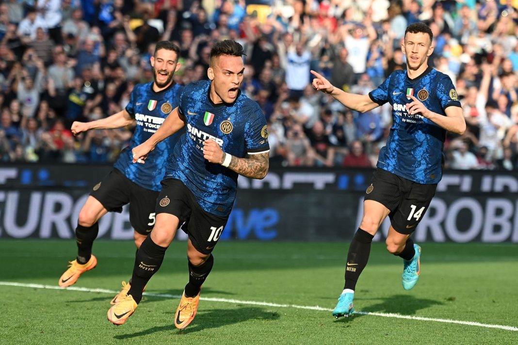 UDINE, ITALY: Lautaro Martinez of FC Internazionale celebrates after scoring his team's second goal during the Serie A match between Udinese Calcio and FC Internazionale at Dacia Arena on May 01, 2022. (Photo by Alessandro Sabattini/Getty Images)