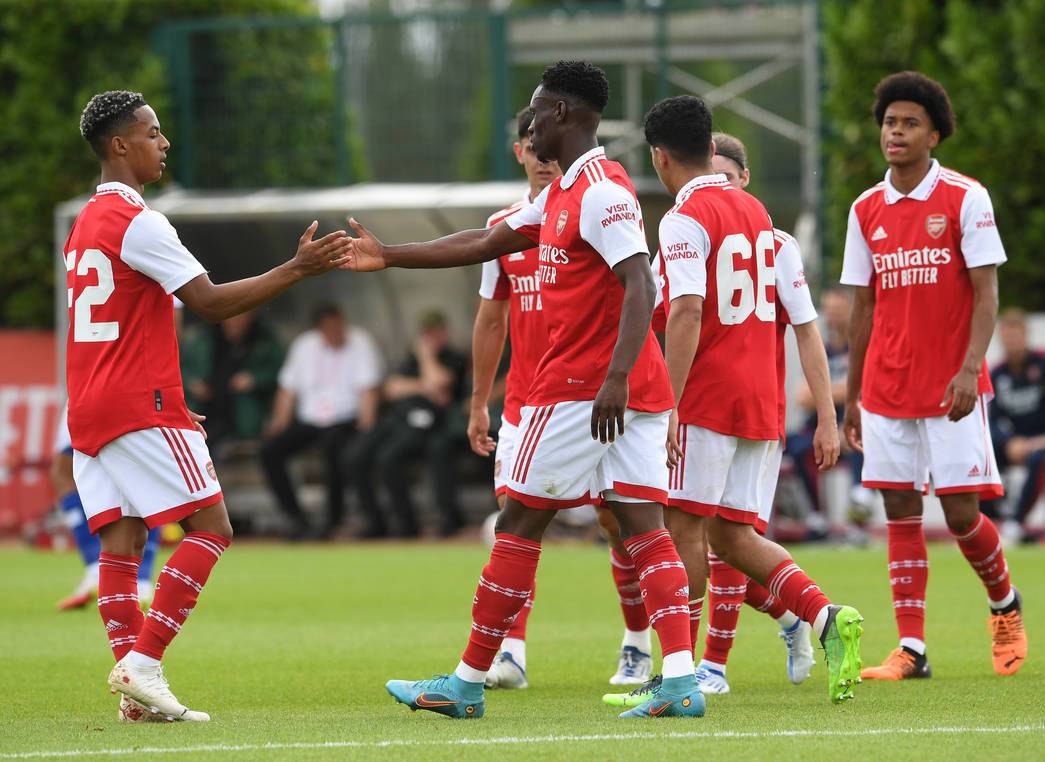 Folarin Balogun celebrating a goal with Omari Hutchinson (L) (Photo via Arsenal.com)