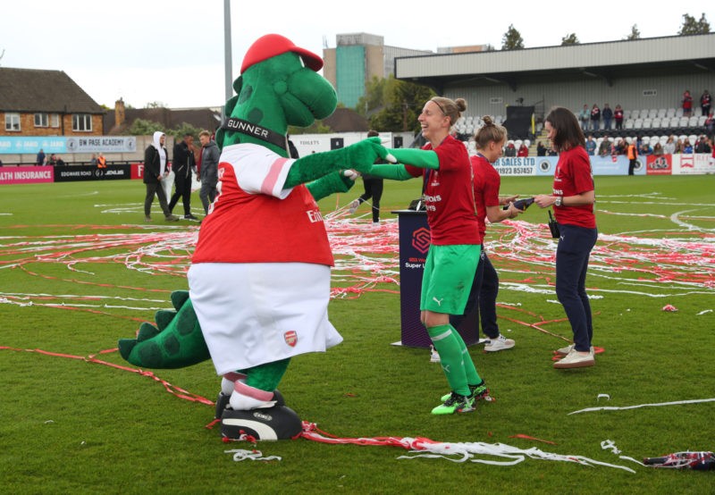 BOREHAMWOOD, ENGLAND - MAY 11: Sari Van Veenendaal of Arsenal with mascot Gunnersaurus after the WSL match between Arsenal Women and Manchester City at Meadow Park on May 11, 2019 in Borehamwood, England. (Photo by Catherine Ivill/Getty Images)