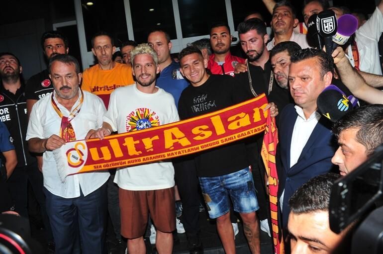 Dries Mertens and Lucas Torreira arriving in Istanbul (Photo via turkey.postsen.com)