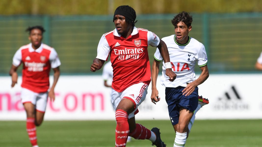 Omari Benjamin playing for the Arsenal u18s (Photo via Arsenal Academy on Twitter)