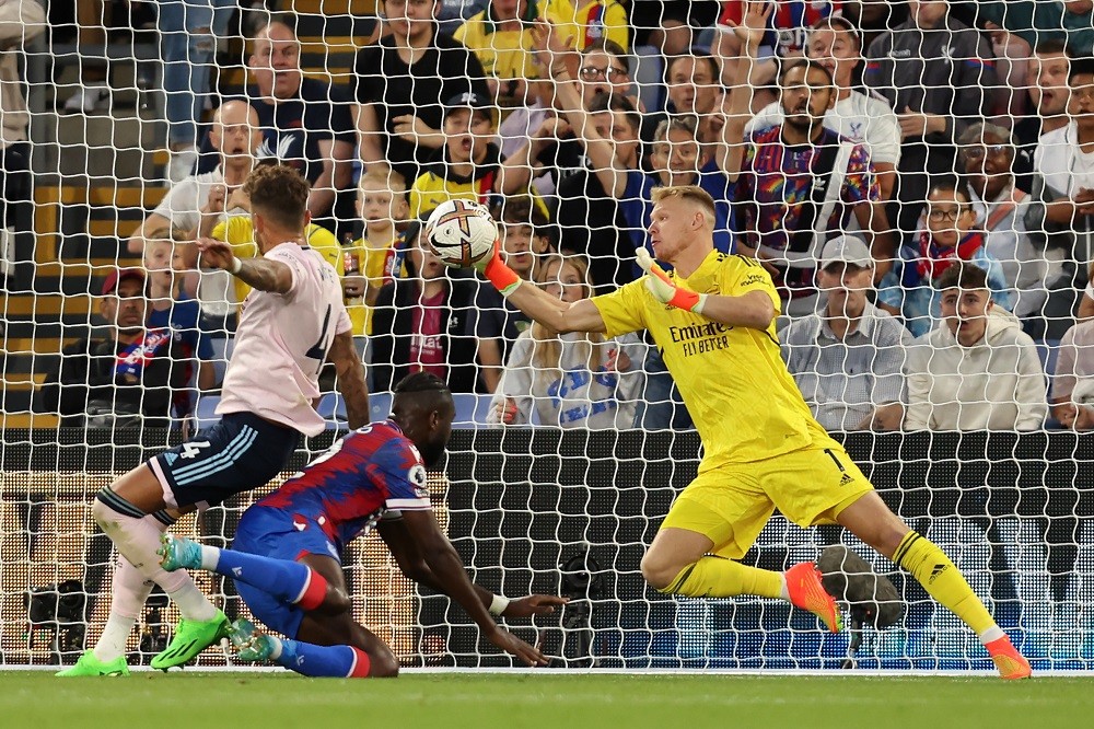 LONDON, ENGLAND: Aaron Ramsdale of Arsenal makes a save during the Premier League match between Crystal Palace and Arsenal FC at Selhurst Park on August 05, 2022. (Photo by Julian Finney/Getty Images)