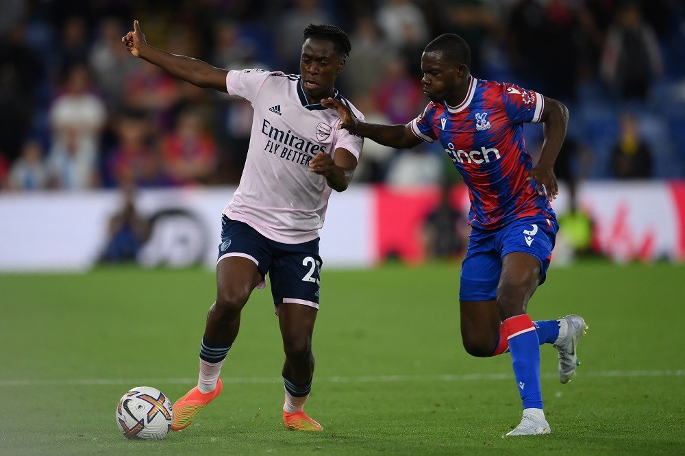 LONDON, ENGLAND: Albert Sambi Lokonga of Arsenal is challenged by Tyrick Mitchell of Crystal Palace during the Premier League match between Crystal Palace and Arsenal FC at Selhurst Park on August 05, 2022. (Photo by Mike Hewitt/Getty Images)