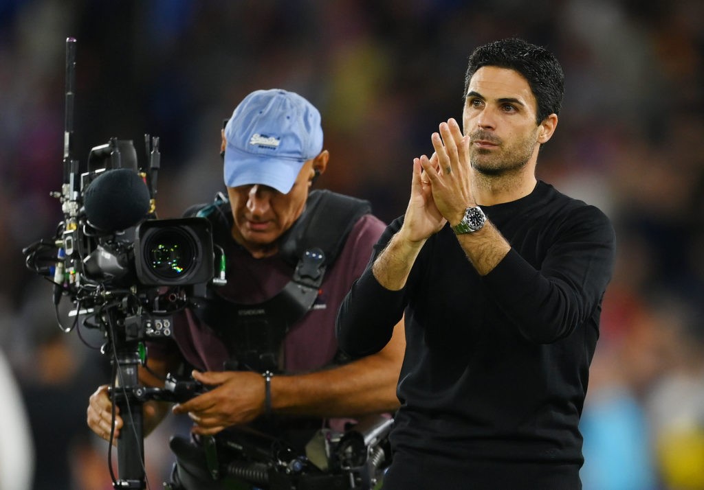 LONDON, ENGLAND - AUGUST 05: Mikel Arteta, Manager of Arsenal, applauds their fans after the final whistle of the Premier League match between Crystal Palace and Arsenal FC at Selhurst Park on August 05, 2022 in London, England. (Photo by Mike Hewitt/Getty Images)