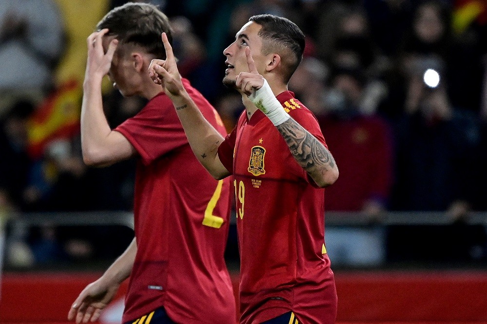 Spain's forward Yeremy Pino (R) celebrates with teammates after scoring a goal during the friendly football match between Spain and Iceland at the Municipal de Riazor stadium in La Coruna on March 29, 2022. (Photo by JAVIER SORIANO/AFP via Getty Images)