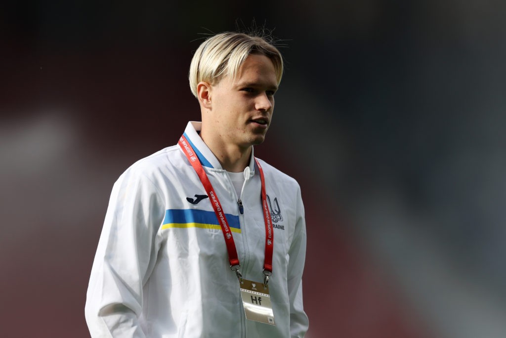 GLASGOW, SCOTLAND: Mykhaylo Mudryk of Ukraine warms up prior to the FIFA World Cup Qualifier match between Scotland and Ukraine at Hampden Park on June 01, 2022 in Glasgow, Scotland. (Photo by Ian MacNicol/Getty Images)