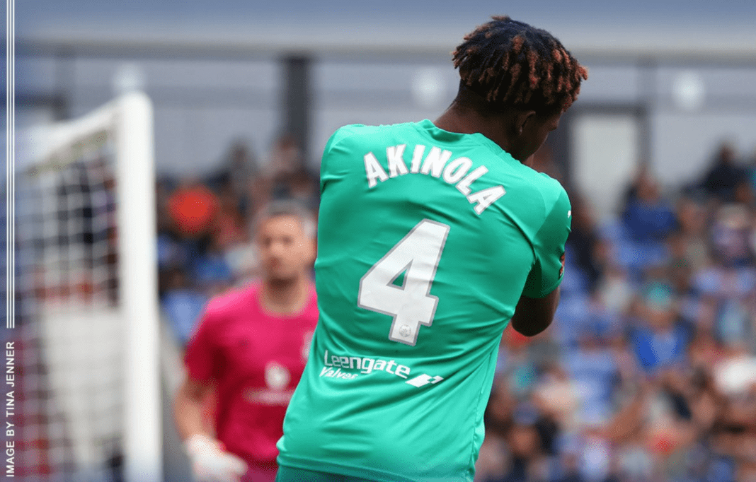 Tim Akinola playing for Chesterfield FC (Photo via Chesterfield FC on Twitter)