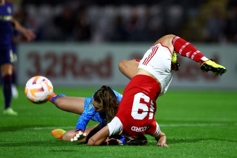 BOREHAMWOOD, ENGLAND - SEPTEMBER 20: Caitlin Foord of Arsenal collides with Lize Kop of AFC Ajax during the UEFA Women´s Champions League Second Qualifying Round First Leg match between Arsenal and AFC Ajax at Meadow Park on September 20, 2022 in Borehamwood, England. (Photo by Clive Rose/Getty Images)