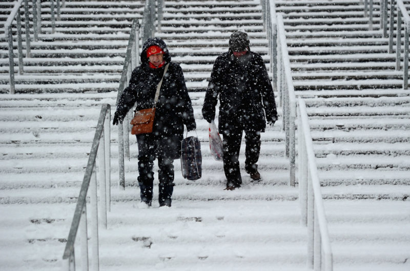LONDON, ENGLAND - DECEMBER 18:  Conditions in North London worsen as the match is postponed before the Barclays Premier League match between Arsenal and Stoke City at the Emirates Stadium on December 18, 2010 in London, England.  (Photo by Clive Mason/Getty Images)