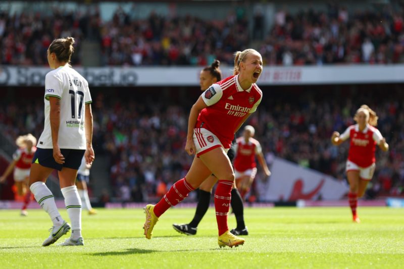 LONDON, ENGLAND - SEPTEMBER 24: Beth Mead of Arsenal celebrates after scoring their team's first goal during the FA Women's Super League match between Arsenal and Tottenham Hotspur at Emirates Stadium on September 24, 2022 in London, England. (Photo by Clive Rose/Getty Images)