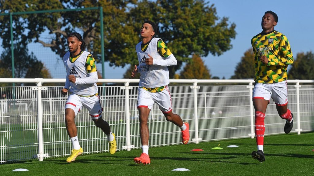 Khayon Edwards (R) back with the Arsenal u21s after injury (Photo via Arsenal Academy on Twitter)