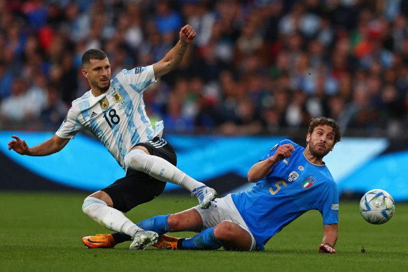 Argentina's midfielder Guido Rodriguez (L) vies with Italy's midfielder Manuel Locatelli (R) during the 'Finalissima' International friendly football match between Italy and Argentina at Wembley Stadium in London on June 1, 2022. - The Azzurri face the South American continental champions in the inaugural Finalissima at Wembley. (Photo by Adrian DENNIS / AFP) (Photo by ADRIAN DENNIS/AFP via Getty Images)
