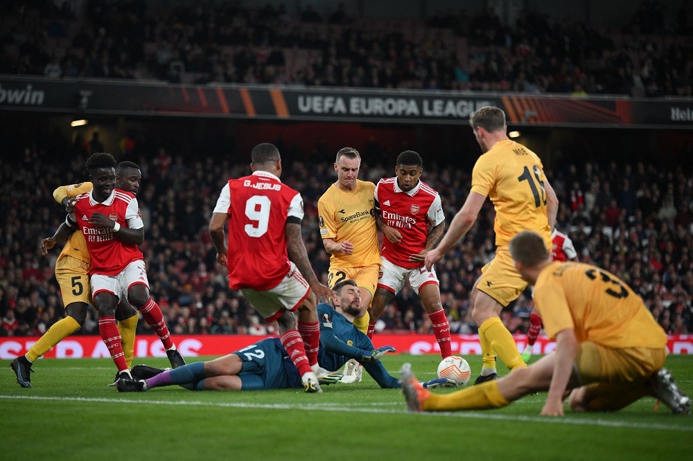 Arsenal's Brazilian striker Gabriel Jesus (front C) kicks the ball past Bodo/Glimt's Russian goalkeeper Nikita Khaikin (C) during the UEFA Europa League Group A football match between Arsenal and Bodoe/Glimt at The Arsenal Stadium in London, on October 6, 2022. (Photo by DANIEL LEAL/AFP via Getty Images)