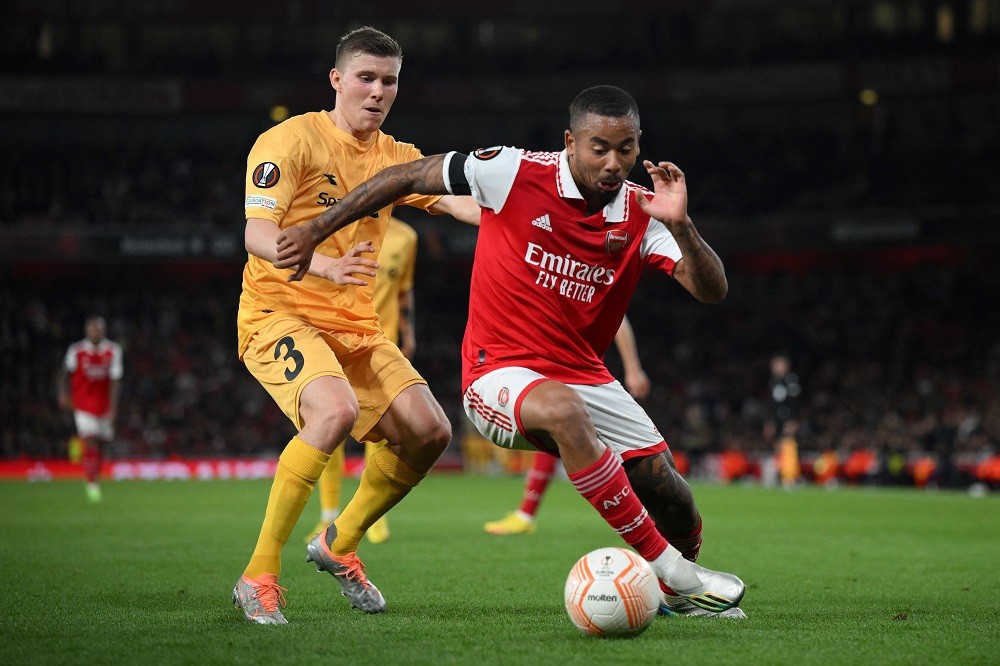 Bodo/Glimt's Icelandic defender Alfons Sampsted (L) fights for the ball with Arsenal's Brazilian striker Gabriel Jesus during the UEFA Europa League Group A football match between Arsenal and Bodoe/Glimt at The Arsenal Stadium in London, on October 6, 2022. (Photo by DANIEL LEAL/AFP via Getty Images)