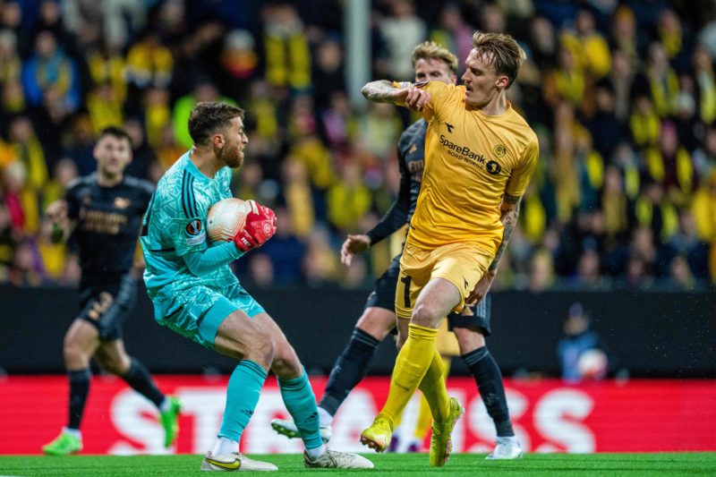 Arsenal's US goalkeeper Matt Turner (L) saves the ball from Bodo/Glimt's Norwegian forward Runar Espejord during the UEFA Europa League Group A football match between FK Bodoe/Glimt and Arsenal FC in Bodo, Norway on October 13, 2022. - Norway OUT (Photo by Fredrik Varfjell / NTB / AFP) / Norway OUT (Photo by FREDRIK VARFJELL/NTB/AFP via Getty Images)