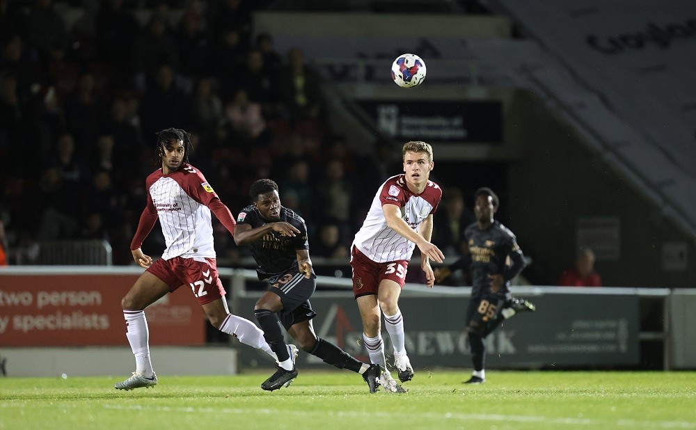 NORTHAMPTON, ENGLAND: Max Dyche and Akin Odimayo of Northampton Town look to the ball with Nathan Butler-Oyedeji of Arsenal U21 during the Papa John's Trophy match between Northampton Town and Arsenal U21 at Sixfields on October 18, 2022. (Photo by Pete Norton/Getty Images)