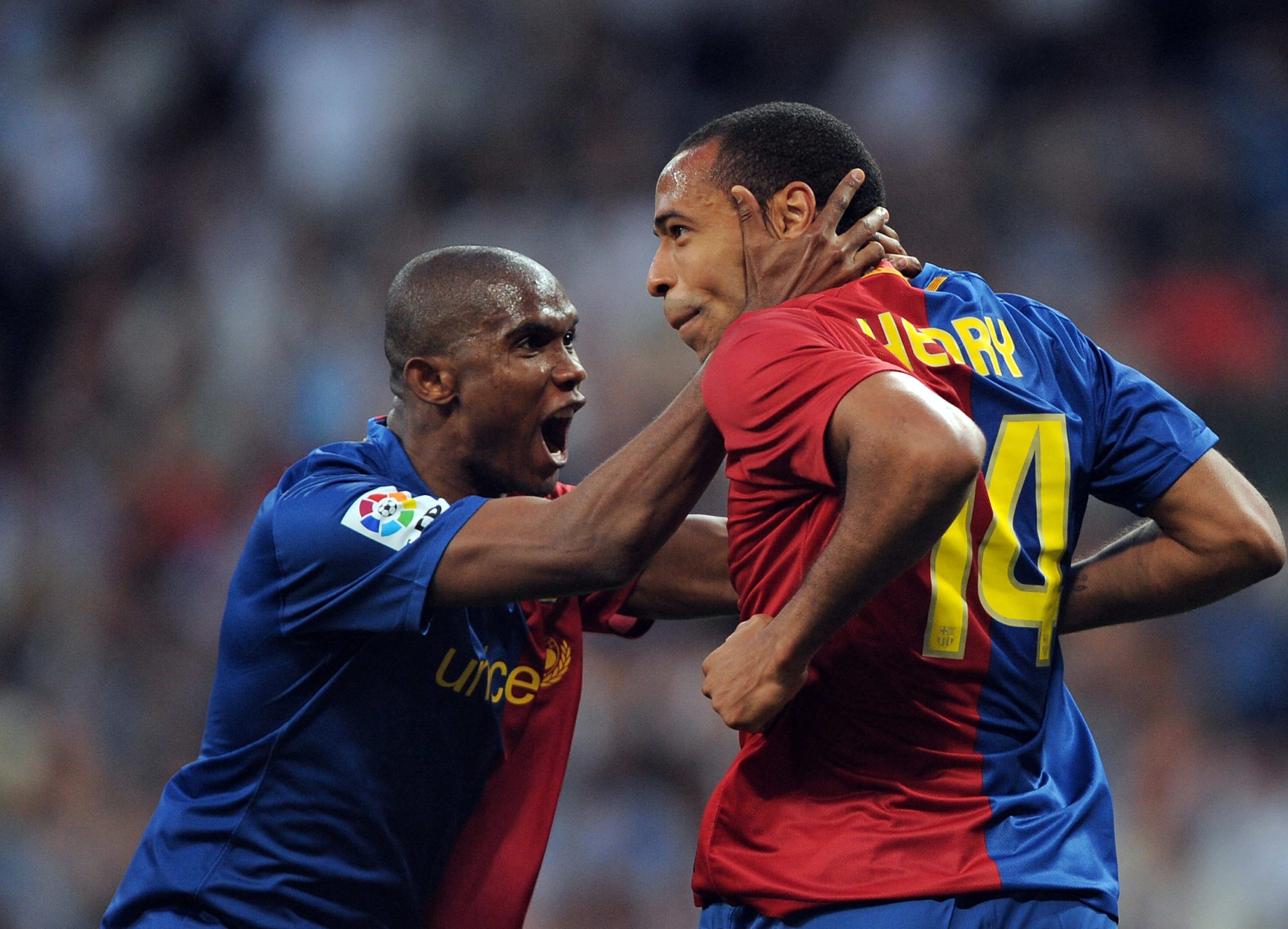 MADRID, SPAIN: Thierry Henry (R) of Barcelona celebrates with Samuel Eto'o after scoring Barcelona's fourth goal during the La Liga match between Real Madrid and Barcelona at the Santiago Bernabeu stadium on May 2, 2009. (Photo by Denis Doyle/Getty Images)