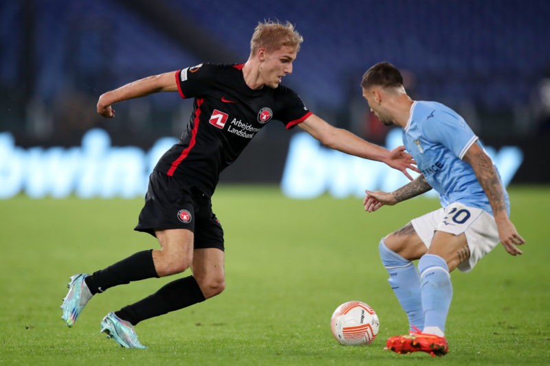 ROME, ITALY - OCTOBER 27: Gustav Isaksen of FC Midtjylland is challenged by Mattia Zaccagni of SS Lazio during the UEFA Europa League group F match between SS Lazio and FC Midtjylland at Stadio Olimpico on October 27, 2022 in Rome, Italy. (Photo by Paolo Bruno/Getty Images)