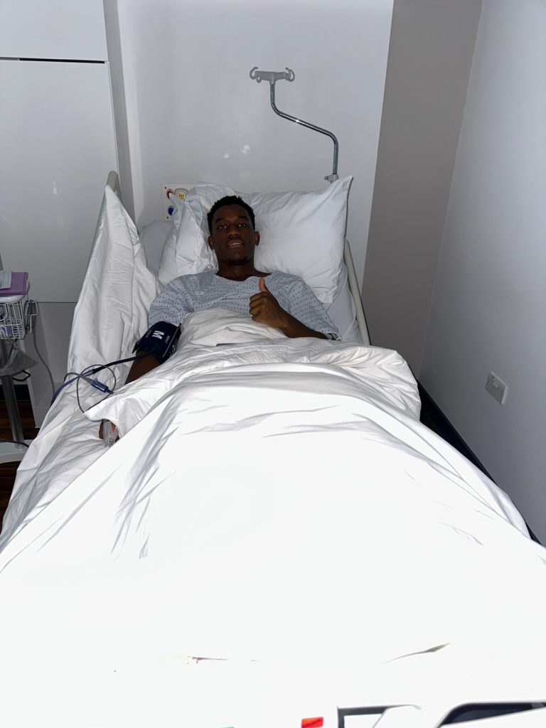 Khayon Edwards after injury surgery (Photo via Edwards on Twitter)