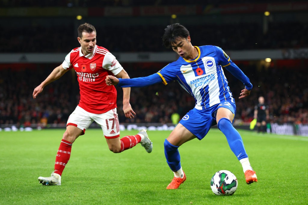 LONDON, ENGLAND: Kaoru Mitoma of Brighton & Hove Albion is put under pressure by Cedric Soares of Arsenal during the Carabao Cup Third Round match between Arsenal and Brighton & Hove Albion at Emirates Stadium on November 09, 2022. (Photo by Clive Rose/Getty Images)