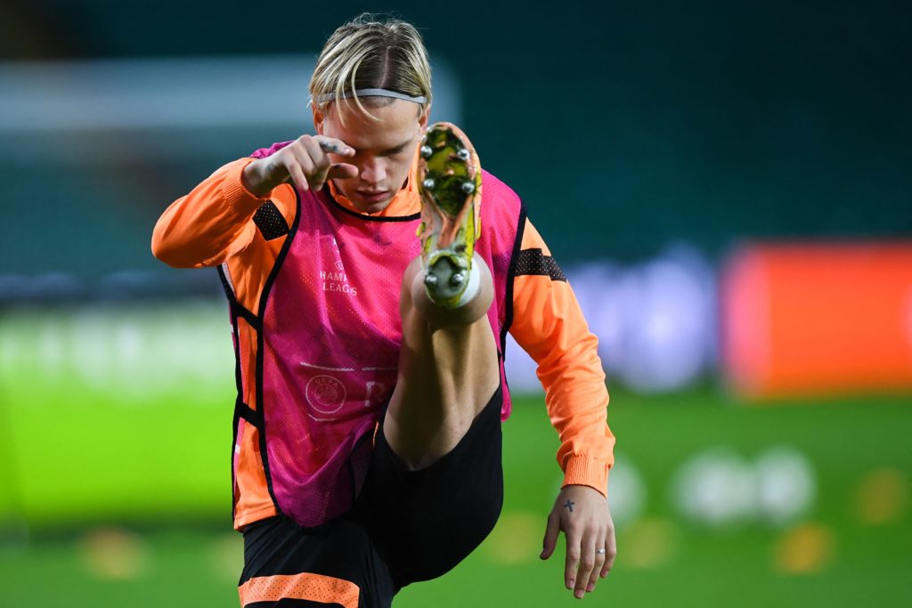 Shakhtar Donetsk's Ukranian forward Mykhaylo Mudryk takes part in a team training session at Celtic Park in Glasgow on October 24, 2022, on the eve of their UEFA Champions League Group F football match against Celtic. (Photo by ANDY BUCHANAN/AFP via Getty Images)